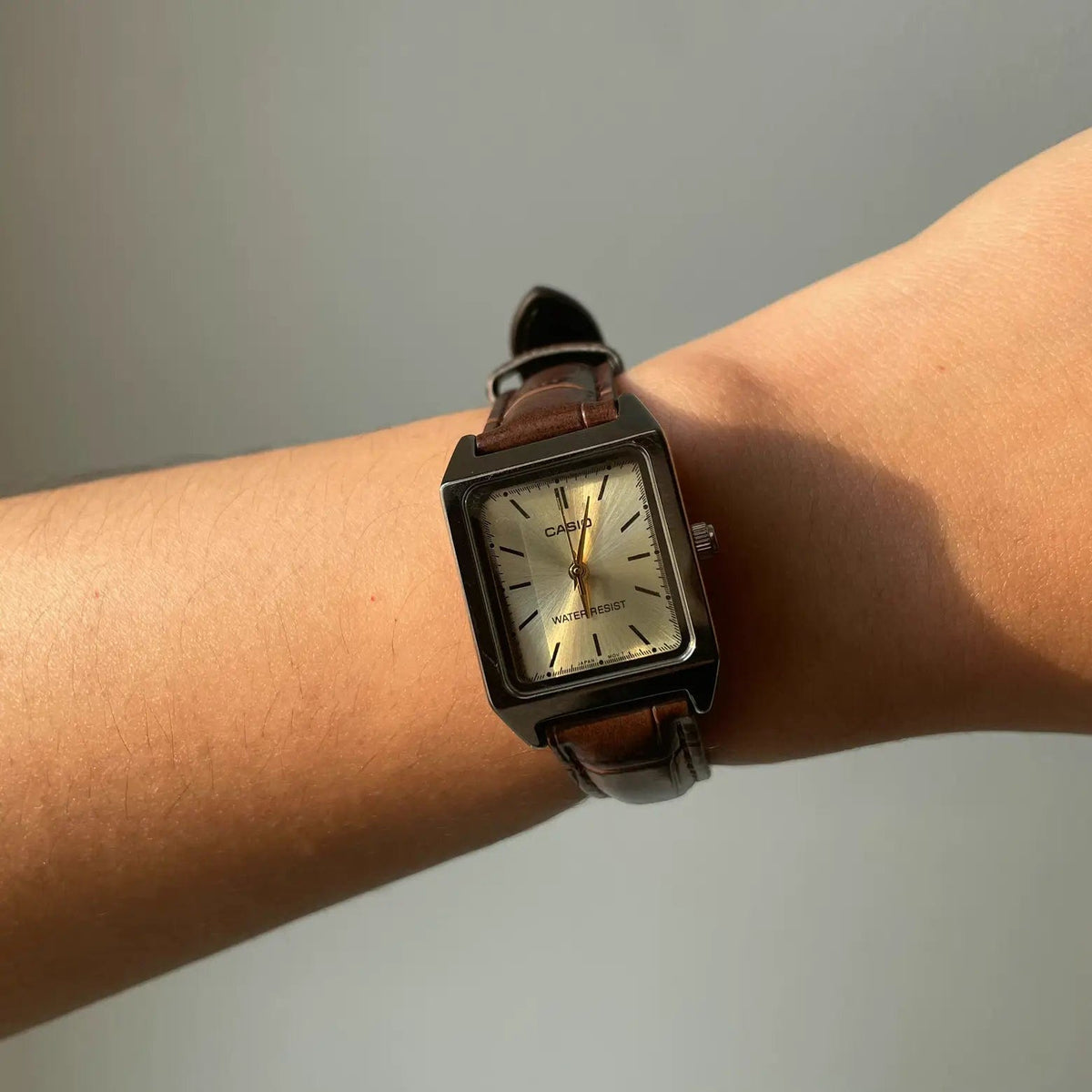 CASIO LTP-V007L-9E – Montre analogique pour femme, Ø 22 mm | Cadran champagne