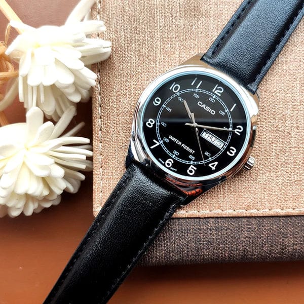 CASIO MTP-V006L-1B2 – Orologio Uomo Ø38 mm | Quadrante Nero, Giorno/Data, Pelle