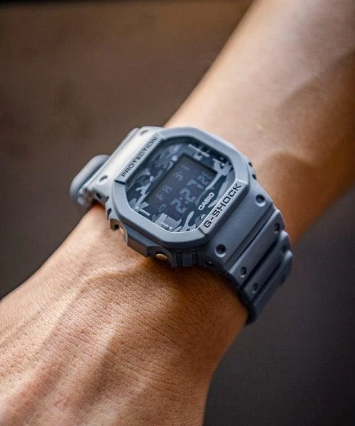 Montre à quartz Casio G-Shock DW-5600CA-2A 